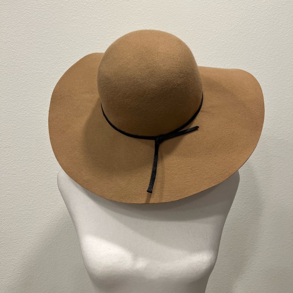 Camel-brown wool wide brim hat